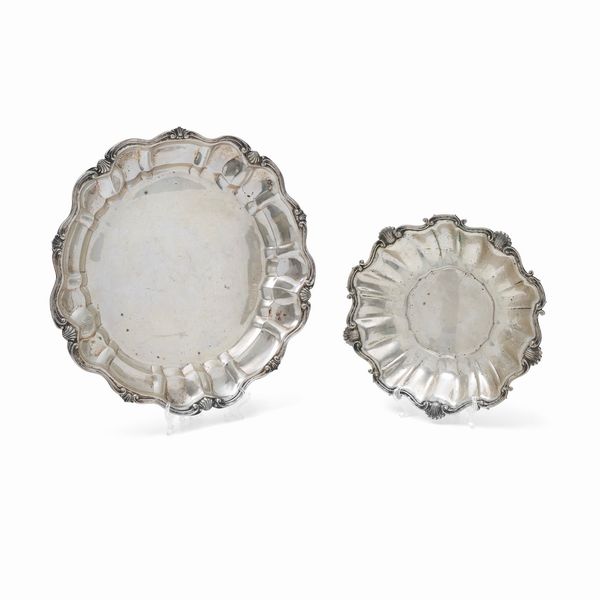 Due piatti centrotavola in argento, Italia, XX secolo  - Asta Argenti - Associazione Nazionale - Case d'Asta italiane