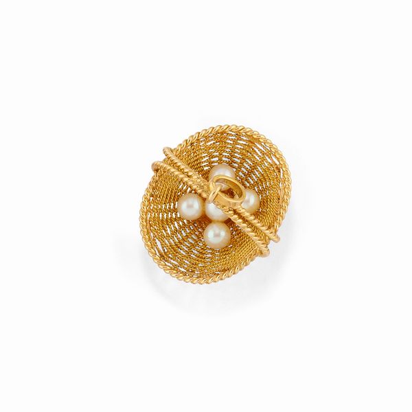 Quattro spille e tre pendenti in oro giallo 18K, perle, pietre colorate, diamanti e smalti  - Asta Argenti - Associazione Nazionale - Case d'Asta italiane
