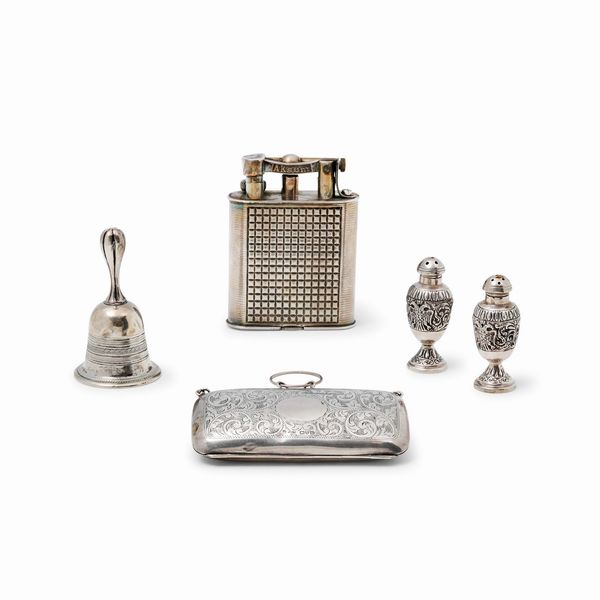 Due salierine, una campanella, una borsetta e un accendino da tavola in argento  - Asta Argenti - Associazione Nazionale - Case d'Asta italiane