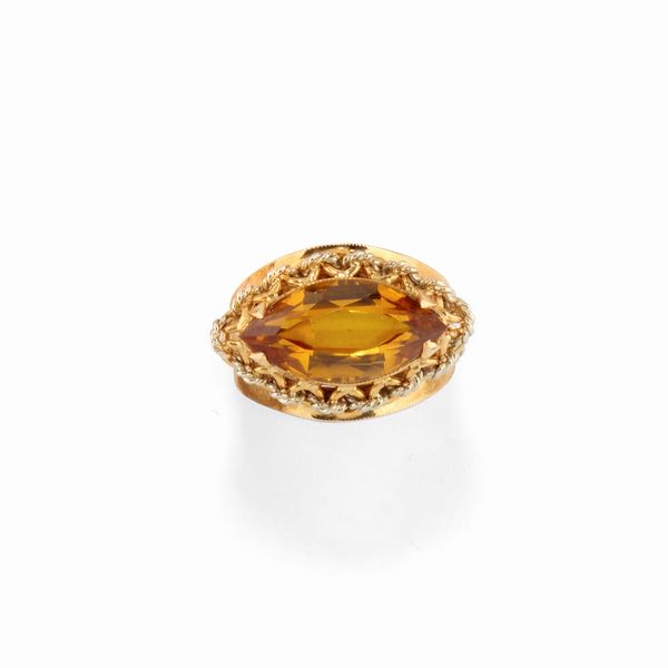 Otto anelli in oro giallo 18K, pietre colorate e perle  - Asta Argenti - Associazione Nazionale - Case d'Asta italiane