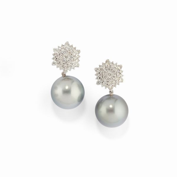 Orecchini in oro bianco 18K con perle e diamanti  - Asta Argenti - Associazione Nazionale - Case d'Asta italiane