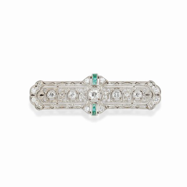 Spilla in platino, diamanti e smeraldi, 1930 circa  - Asta Argenti - Associazione Nazionale - Case d'Asta italiane