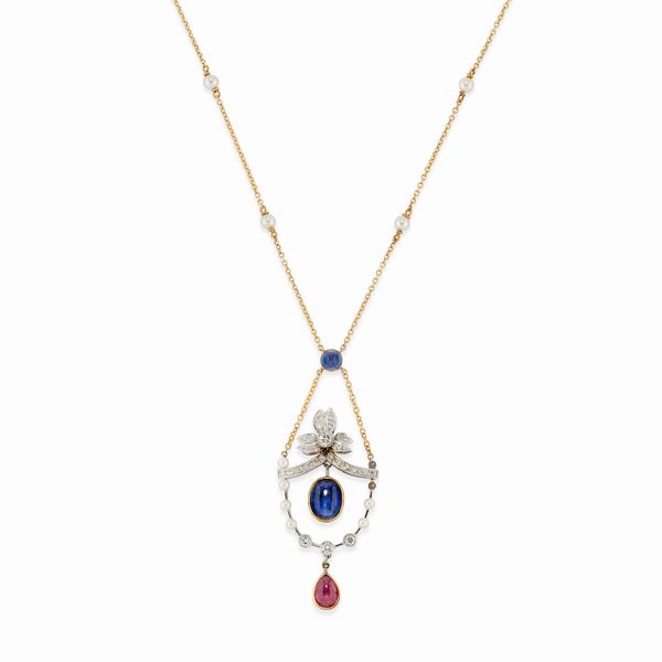 Collana in oro bicolore 18k, perle, diamanti, zaffiri e rubino  - Asta Gioielli - Associazione Nazionale - Case d'Asta italiane