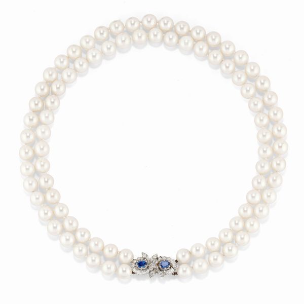 Collana in oro bianco 18k, perle coltivate, zaffiri e diamanti  - Asta Gioielli - Associazione Nazionale - Case d'Asta italiane