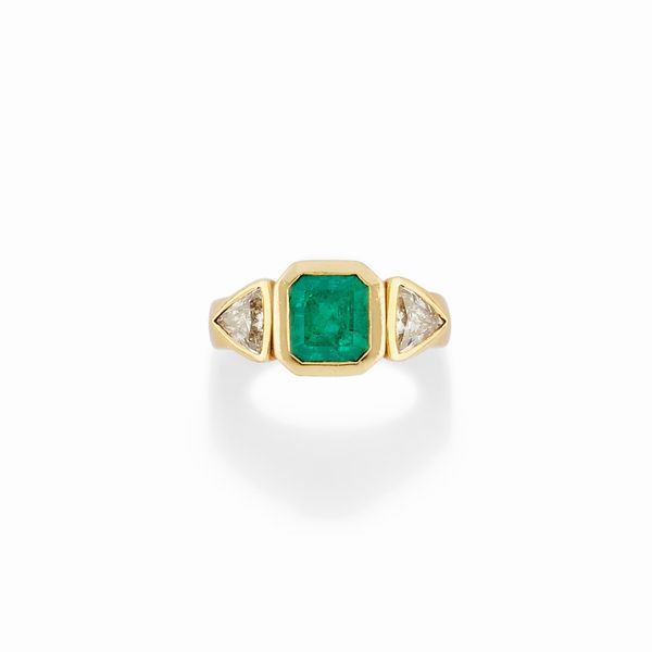 Anello in oro giallo 18K, smeraldo e diamanti  - Asta Gioielli - Associazione Nazionale - Case d'Asta italiane