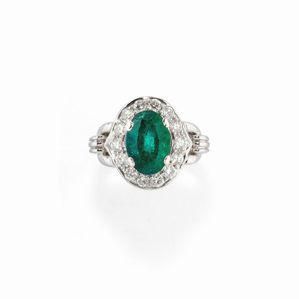 Anello in oro bianco 18K con smeraldo e diamanti  - Asta Gioielli - Associazione Nazionale - Case d'Asta italiane