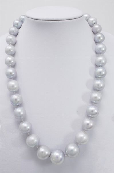 Collana girocollo di perle grigie in gradazione  - Asta Gioielli e Orologi - Associazione Nazionale - Case d'Asta italiane