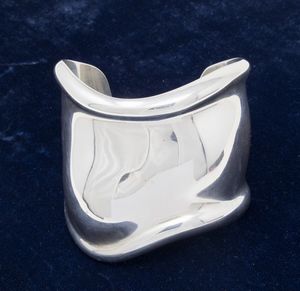 Bracciale Bone in argento Elsa Peretti per Tiffany  - Asta Gioielli e Orologi - Associazione Nazionale - Case d'Asta italiane