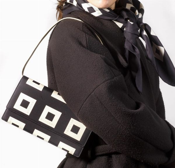 BULGARI BORSA IN TESSUTO CON FOULARD  - Asta Vintage: borse e accessori di Hermes, Louis Vuitton e altre grandi maison  - Associazione Nazionale - Case d'Asta italiane