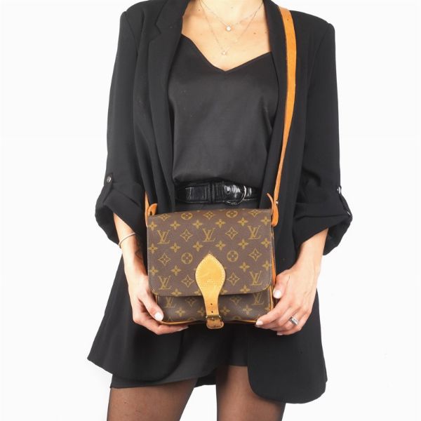 LOUIS VUITTON TRACOLLA CARTOUCHIERE  - Asta Vintage: borse e accessori di Hermes, Louis Vuitton e altre grandi maison  - Associazione Nazionale - Case d'Asta italiane
