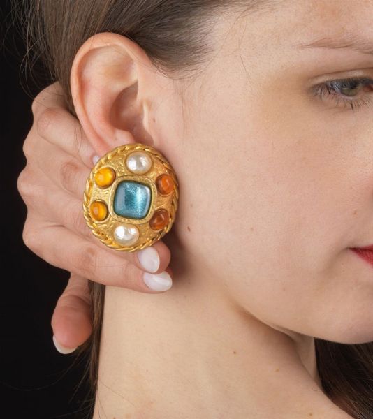 CHANEL ORECCHINI PIETRE COLORE  - Asta Vintage: borse e accessori di Hermes, Louis Vuitton e altre grandi maison  - Associazione Nazionale - Case d'Asta italiane