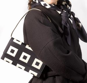 BULGARI BORSA IN TESSUTO CON FOULARD  - Asta Vintage: borse e accessori di Hermes, Louis Vuitton e altre grandi maison  - Associazione Nazionale - Case d'Asta italiane