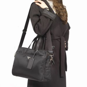 PRADA BORSA PORTACOMPUTER  - Asta Vintage: borse e accessori di Hermes, Louis Vuitton e altre grandi maison  - Associazione Nazionale - Case d'Asta italiane