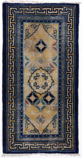 Tappeto Cina seconda met XIX secolo  - Asta Tappeti - Associazione Nazionale - Case d'Asta italiane