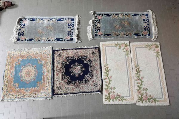 Lotto di sei scendiletto fine XX secolo  - Asta Tappeti - Associazione Nazionale - Case d'Asta italiane