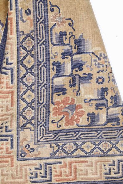 Tappeto Cina, inizio XX secolo  - Asta Tappeti - Associazione Nazionale - Case d'Asta italiane