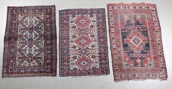 Lotto di tre tappeti due Caucaso prima met XX secolo, uno sud Persia fine XIX inizio XX secolo  - Asta Tappeti - Associazione Nazionale - Case d'Asta italiane