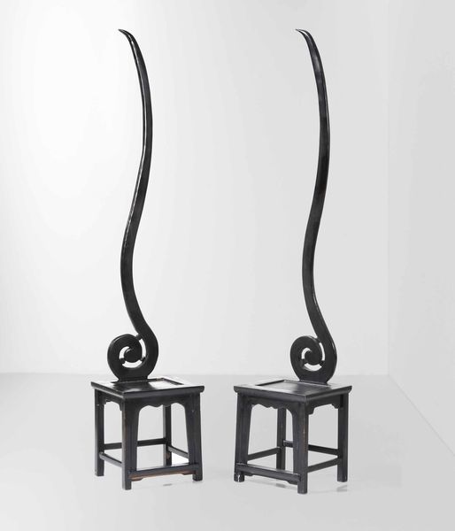 Due sedie con schienale scultoreo  - Asta Design - Associazione Nazionale - Case d'Asta italiane
