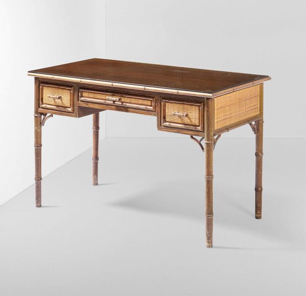 Scrivania con piano in vetro  - Asta Design - Associazione Nazionale - Case d'Asta italiane