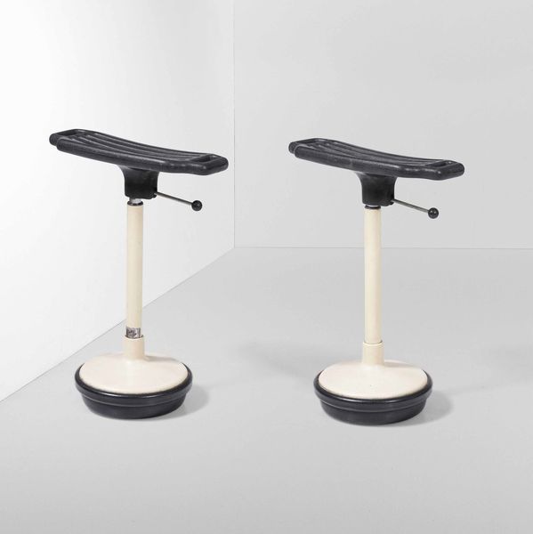 Coppia di sgabelli regolabili  - Asta Design - Associazione Nazionale - Case d'Asta italiane