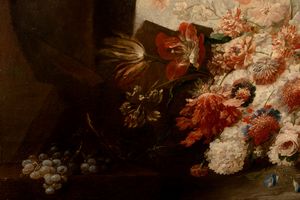 ,Andrea Belvedere : Trionfo di fiori con vaso istoriato raffigurante Caino e Abele, capitello riccamente scolpito e scimmietta in un giardino  - Asta Dipinti e Disegni Antichi - Associazione Nazionale - Case d'Asta italiane