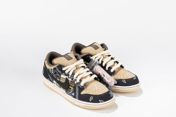 ,NIKE : Dunk SB Low Travis Scott - Taglia US 11 EUR 45  - Asta Sneakerhead: la prima asta di sneakers in Italia - Associazione Nazionale - Case d'Asta italiane