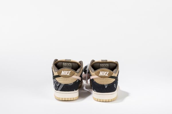 ,NIKE : Dunk SB Low Travis Scott - Taglia US 11 EUR 45  - Asta Sneakerhead: la prima asta di sneakers in Italia - Associazione Nazionale - Case d'Asta italiane