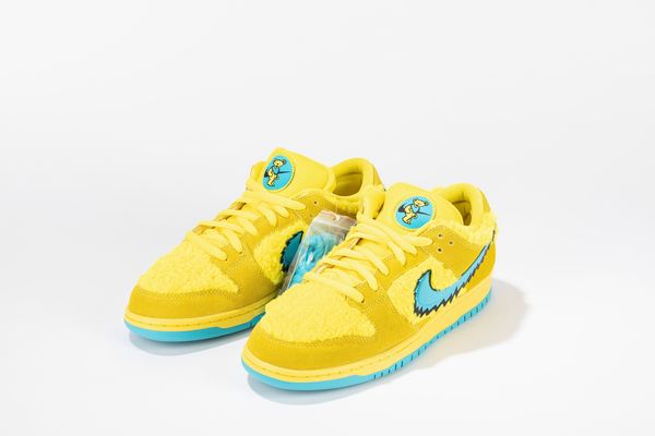 ,NIKE : Dunk SB Low Grateful Dead Bears Opti Yellow - Taglia US 11.5 EUR 45.5  - Asta Sneakerhead: la prima asta di sneakers in Italia - Associazione Nazionale - Case d'Asta italiane