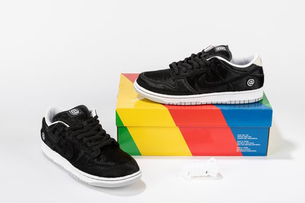 ,NIKE : Dunk SB Low Medicom Toy - Taglia US 9.5 EUR 43  - Asta Sneakerhead: la prima asta di sneakers in Italia - Associazione Nazionale - Case d'Asta italiane