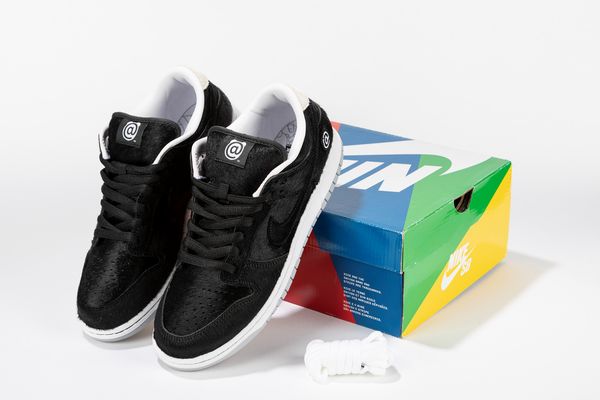 ,NIKE : Dunk SB Low Medicom Toy - Taglia US 9.5 EUR 43  - Asta Sneakerhead: la prima asta di sneakers in Italia - Associazione Nazionale - Case d'Asta italiane