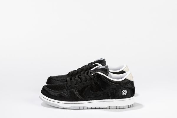 ,NIKE : Dunk SB Low Medicom Toy - Taglia US 9.5 EUR 43  - Asta Sneakerhead: la prima asta di sneakers in Italia - Associazione Nazionale - Case d'Asta italiane