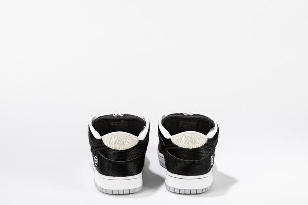 ,NIKE : Dunk SB Low Medicom Toy - Taglia US 9.5 EUR 43  - Asta Sneakerhead: la prima asta di sneakers in Italia - Associazione Nazionale - Case d'Asta italiane