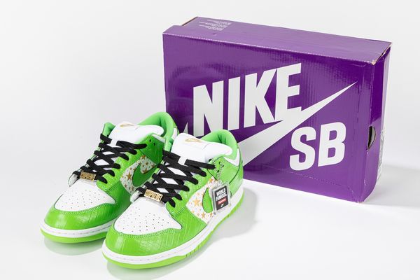 ,NIKE : Dunk SB Low Supreme Stars Mean Green - Taglia US 11 EUR 45  - Asta Sneakerhead: la prima asta di sneakers in Italia - Associazione Nazionale - Case d'Asta italiane
