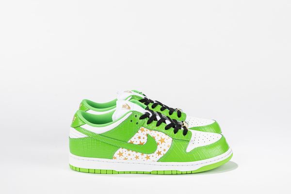 ,NIKE : Dunk SB Low Supreme Stars Mean Green - Taglia US 11 EUR 45  - Asta Sneakerhead: la prima asta di sneakers in Italia - Associazione Nazionale - Case d'Asta italiane
