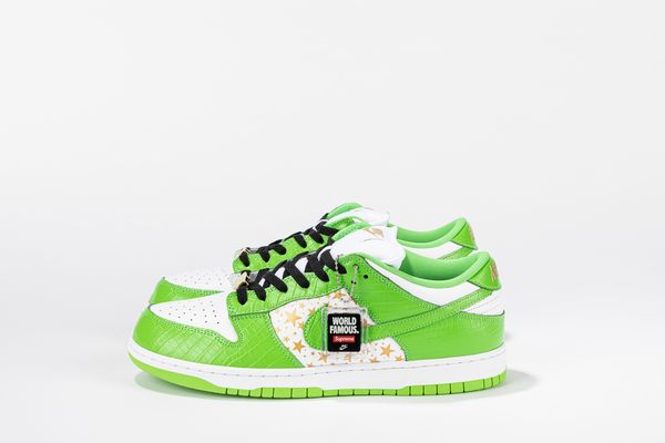 ,NIKE : Dunk SB Low Supreme Stars Mean Green - Taglia US 11 EUR 45  - Asta Sneakerhead: la prima asta di sneakers in Italia - Associazione Nazionale - Case d'Asta italiane
