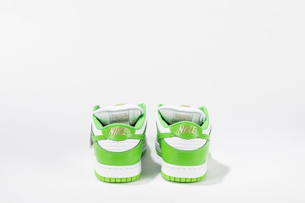 ,NIKE : Dunk SB Low Supreme Stars Mean Green - Taglia US 11 EUR 45  - Asta Sneakerhead: la prima asta di sneakers in Italia - Associazione Nazionale - Case d'Asta italiane