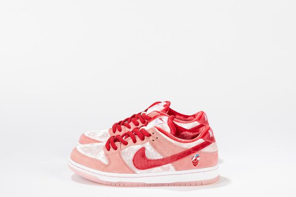 ,NIKE : Dunk SB Low StrangeLove Skateboards - Taglia US 6.5 EUR 39  - Asta Sneakerhead: la prima asta di sneakers in Italia - Associazione Nazionale - Case d'Asta italiane