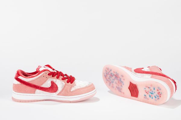 ,NIKE : Dunk SB Low StrangeLove Skateboards - Taglia US 6.5 EUR 39  - Asta Sneakerhead: la prima asta di sneakers in Italia - Associazione Nazionale - Case d'Asta italiane