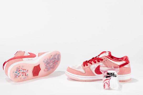 ,NIKE : Dunk SB Low StrangeLove Skateboards - Taglia US 6.5 EUR 39  - Asta Sneakerhead: la prima asta di sneakers in Italia - Associazione Nazionale - Case d'Asta italiane