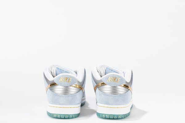 ,NIKE : Dunk SB Low Sean Cliver - Taglia US 7.5 EUR 40.5  - Asta Sneakerhead: la prima asta di sneakers in Italia - Associazione Nazionale - Case d'Asta italiane