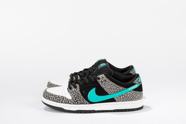 ,NIKE : Dunk SB Low Atmos Elephant - Taglia US 10 EUR 44  - Asta Sneakerhead: la prima asta di sneakers in Italia - Associazione Nazionale - Case d'Asta italiane