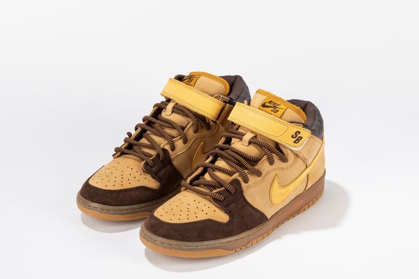,NIKE : Dunk SB Mid Wheat Bronze - Taglia US 10.5 EUR 44.5  - Asta Sneakerhead: la prima asta di sneakers in Italia - Associazione Nazionale - Case d'Asta italiane
