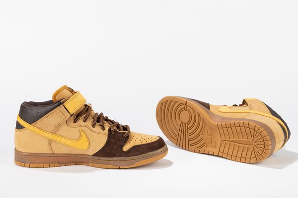 ,NIKE : Dunk SB Mid Wheat Bronze - Taglia US 10.5 EUR 44.5  - Asta Sneakerhead: la prima asta di sneakers in Italia - Associazione Nazionale - Case d'Asta italiane