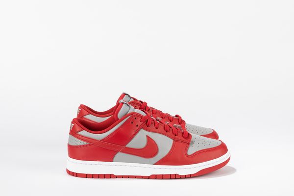 ,NIKE : Dunk Low UNLV - Taglia US 12 EUR 46  - Asta Sneakerhead: la prima asta di sneakers in Italia - Associazione Nazionale - Case d'Asta italiane