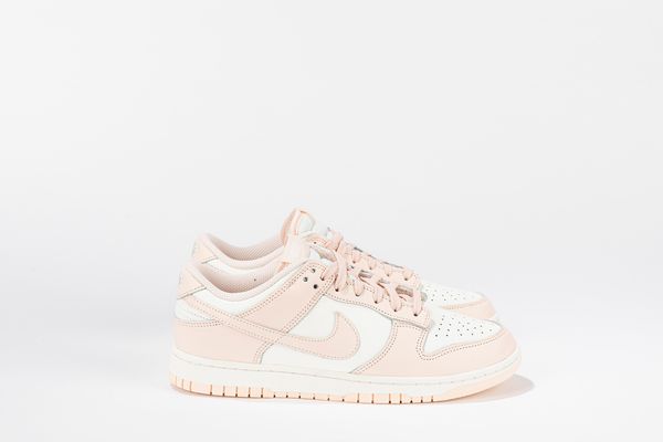 ,NIKE : Dunk Low Orange Pearl (W) - Taglia US 9.5W EUR 41  - Asta Sneakerhead: la prima asta di sneakers in Italia - Associazione Nazionale - Case d'Asta italiane