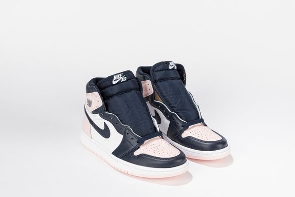 ,NIKE : Jordan 1 Retro High OG Atmosphere (W) - Taglia US 7.5 (W) EUR 38.5  - Asta Sneakerhead: la prima asta di sneakers in Italia - Associazione Nazionale - Case d'Asta italiane