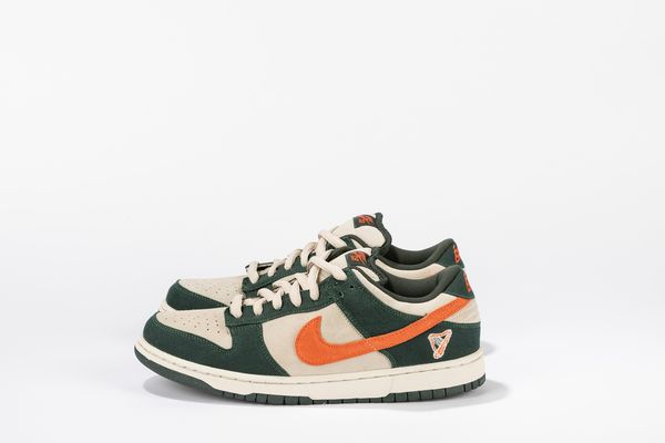 ,NIKE : Dunk SB Low Eire - Taglia US 10 EUR 44  - Asta Sneakerhead: la prima asta di sneakers in Italia - Associazione Nazionale - Case d'Asta italiane