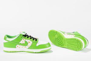 ,NIKE : Dunk SB Low Supreme Stars Mean Green - Taglia US 11 EUR 45  - Asta Sneakerhead: la prima asta di sneakers in Italia - Associazione Nazionale - Case d'Asta italiane