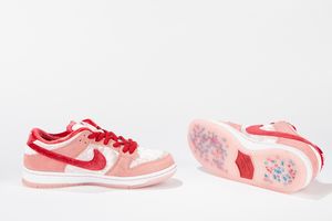 ,NIKE : Dunk SB Low StrangeLove Skateboards - Taglia US 6.5 EUR 39  - Asta Sneakerhead: la prima asta di sneakers in Italia - Associazione Nazionale - Case d'Asta italiane