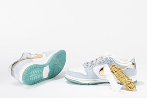 ,NIKE : Dunk SB Low Sean Cliver - Taglia US 7.5 EUR 40.5  - Asta Sneakerhead: la prima asta di sneakers in Italia - Associazione Nazionale - Case d'Asta italiane